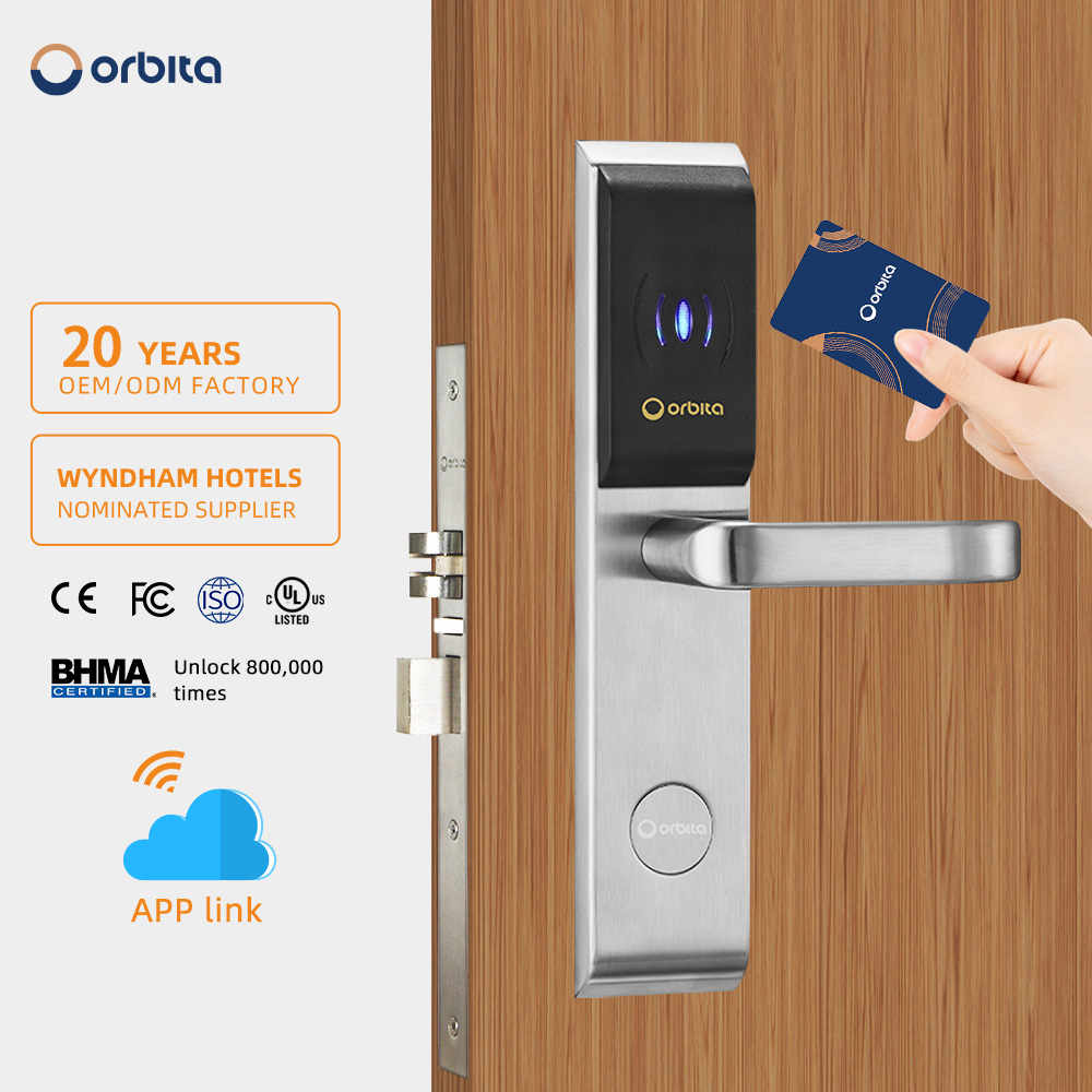 Cerradura Orbita E3041 instalada en puerta de hotel